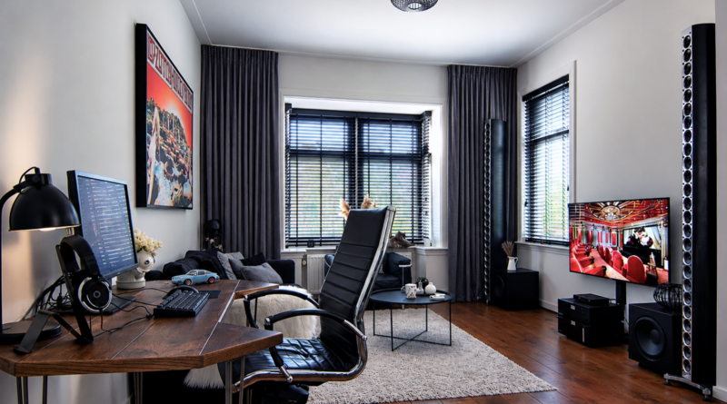 Living room with line arrays